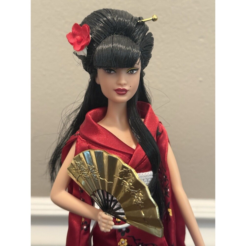Dolls Of The World Japan Barbie2010Co llector Free Stand